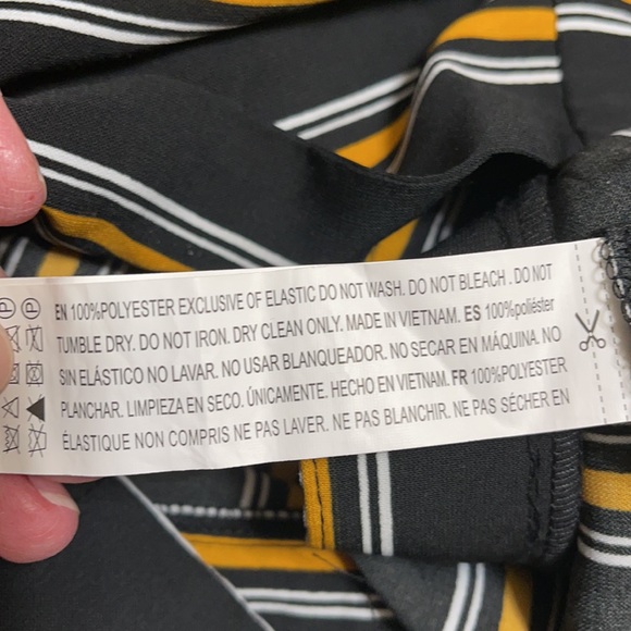 FOREVER 21 BLACK & GOLD WRAP AROUND CROP TOP - Picture 7 of 7